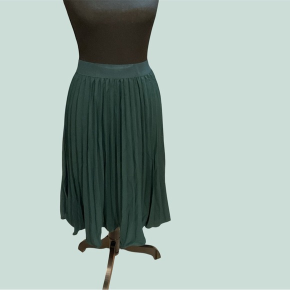 2 PK MIDI LENGTH SKIRTS SIZE MEDIUM ONE NWT - Picture 2 of 7